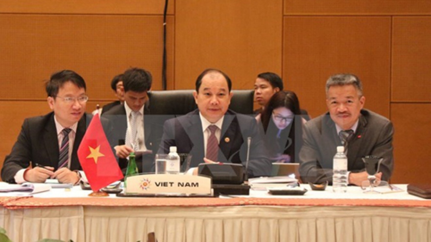
        Vietnam actively proffers ideas for AEC formation during AEM 47
                              