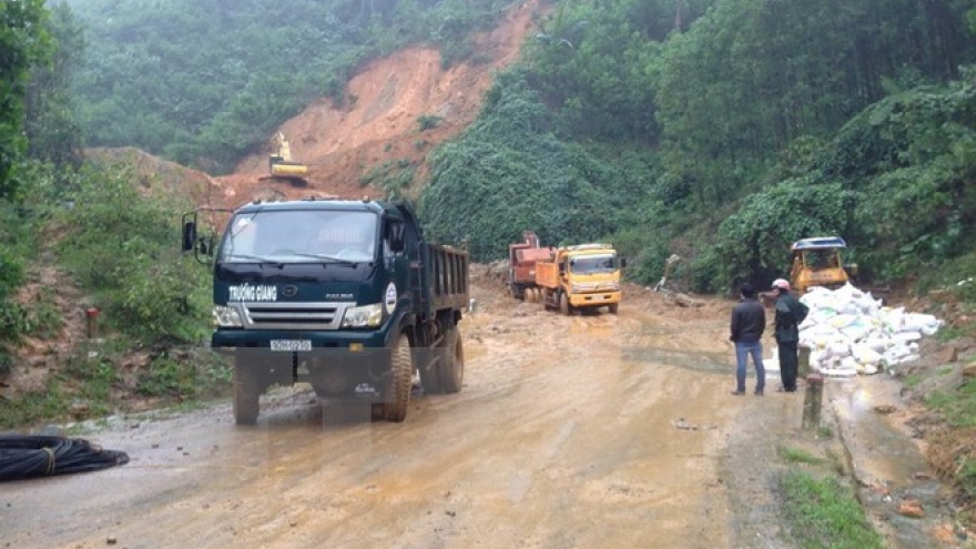 Vice President tours flood-hit areas in Quang Nam