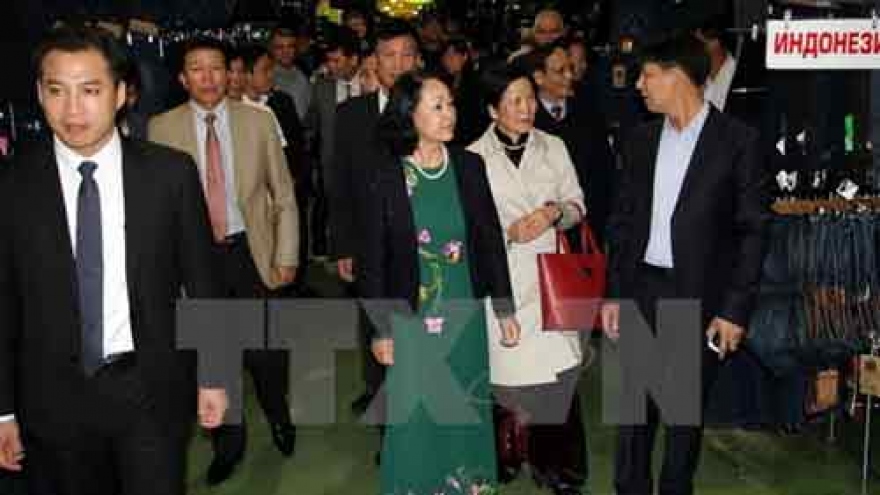 Head of Mass Mobilisation Commission meets Vietnamese in Russia