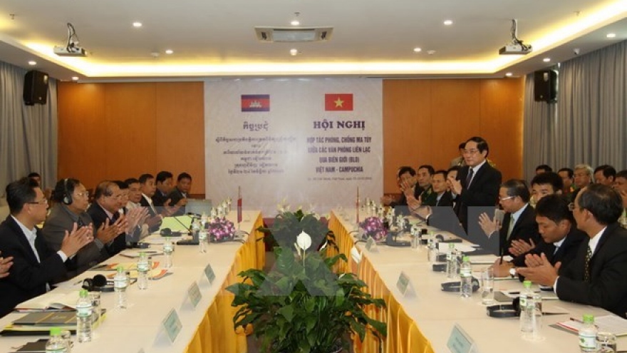 Vietnam, Cambodia enhance coordination in drug fight