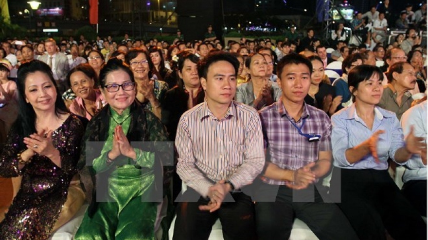 Overseas Vietnamese expect new national changes