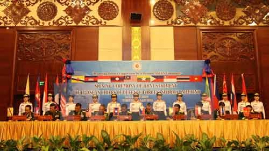 ASEAN defence chiefs emphasise peace in East Sea