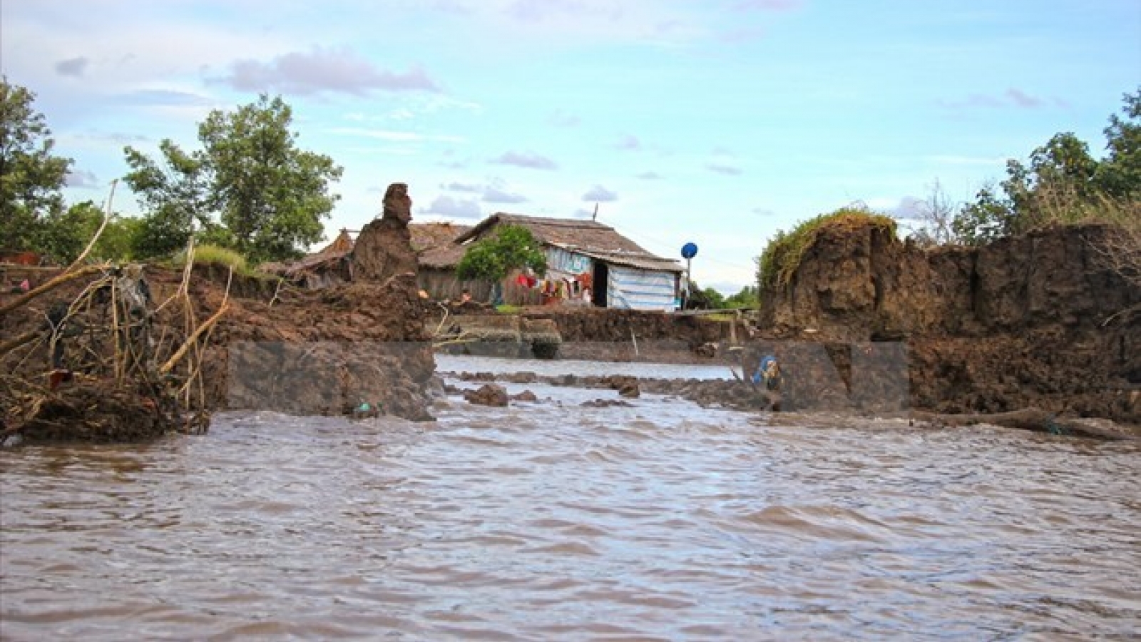 Serious erosion occurs in western coast of Kien Giang