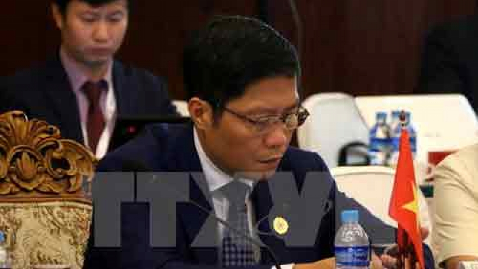 Trade ministers meet on sidelines of AEM 48