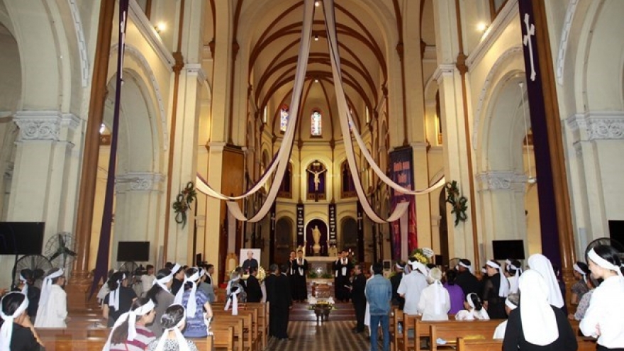 Party, Gov’t leaders pay tribute to Archbishop Paul Bui Van Doc