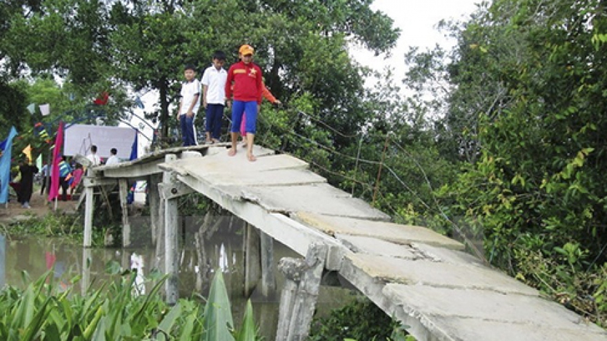 
        Over 4,000 bridges to be built for ethnic minorities by 2020
                              