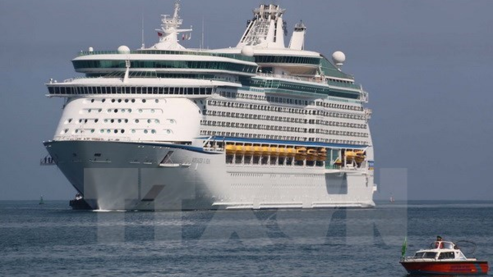 Chan May Port welcomes foreign cruise ships