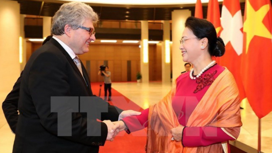 Top legislator expects more Swiss businesses to invest in Vietnam