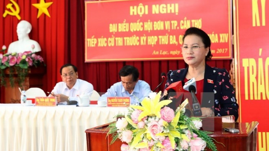 Top legislator explains issues of public concern to Can Tho voters