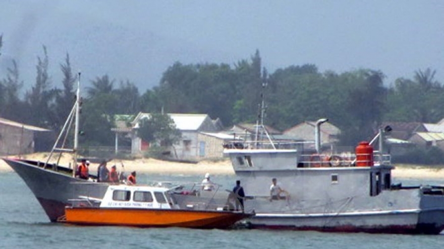
        Vietnam, China hold talks on maritime cooperation
                              