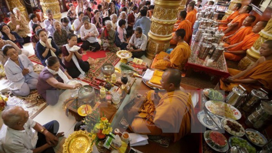 Greetings to Khmer people on Sene Dolta festival