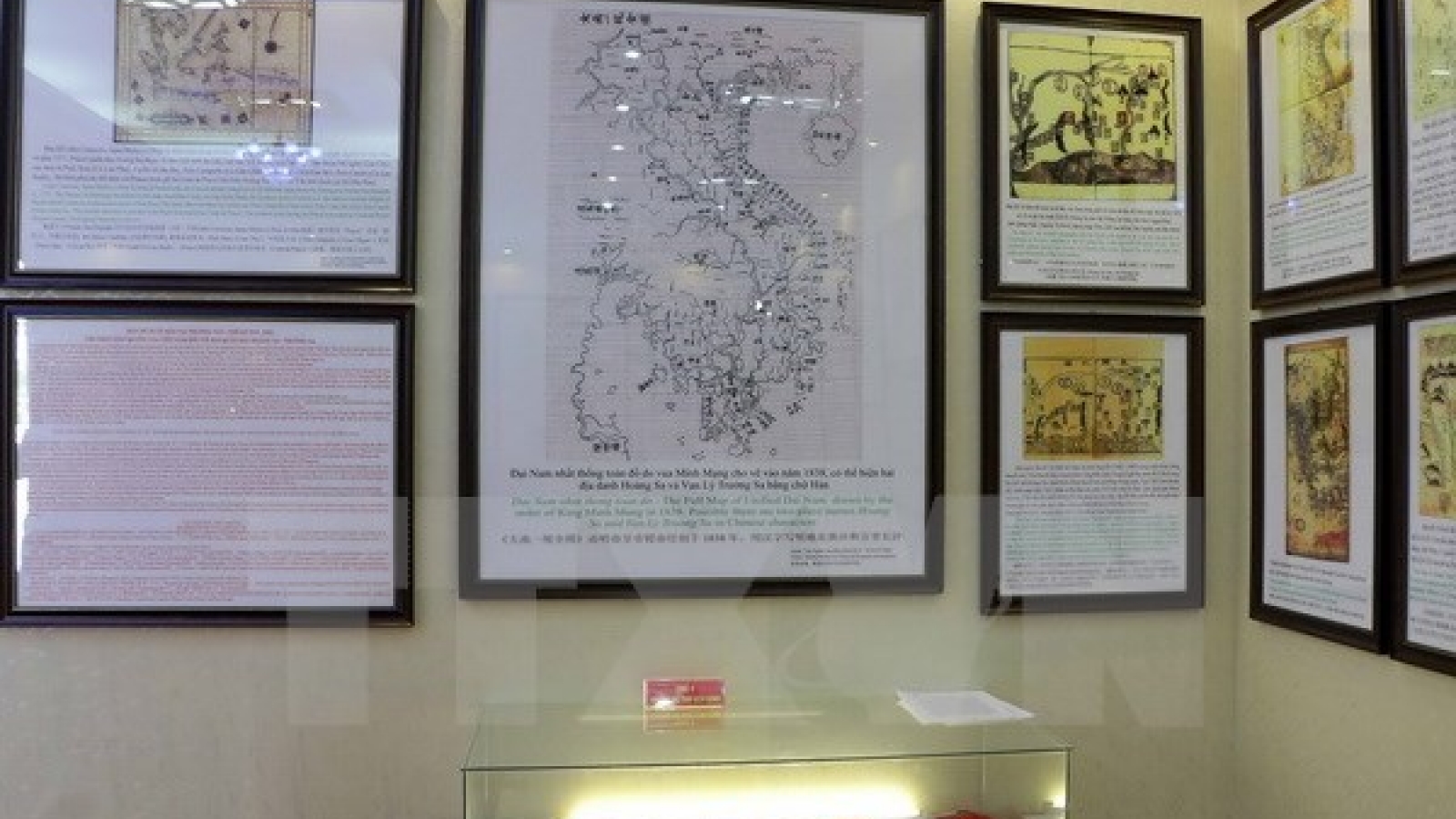 Maps, documents on Hoang Sa, Truong Sa on display in Tay Ninh