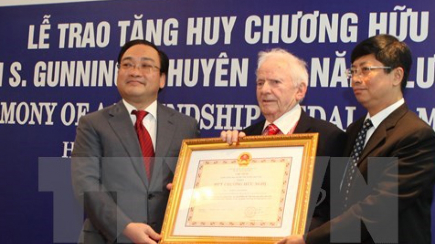 Ireland’s energy expert receives Friendship Medal