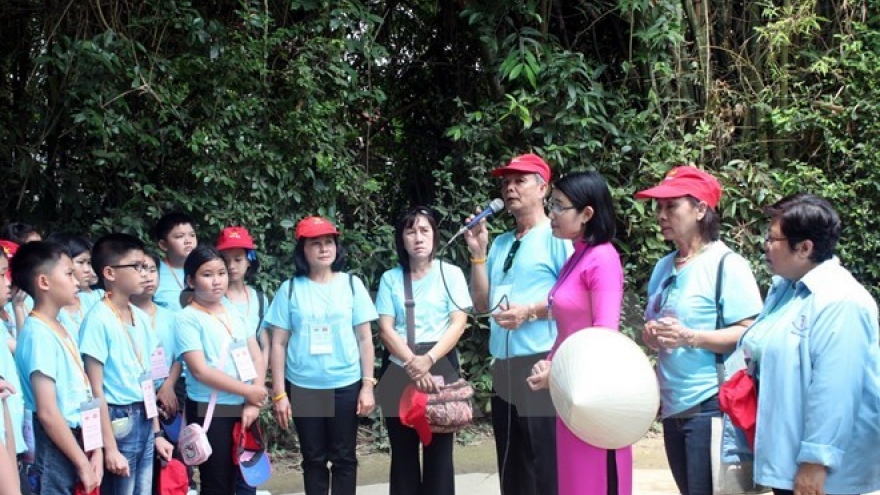 
        Exchange visit helps tighten Vietnam-Thailand friendship
                              