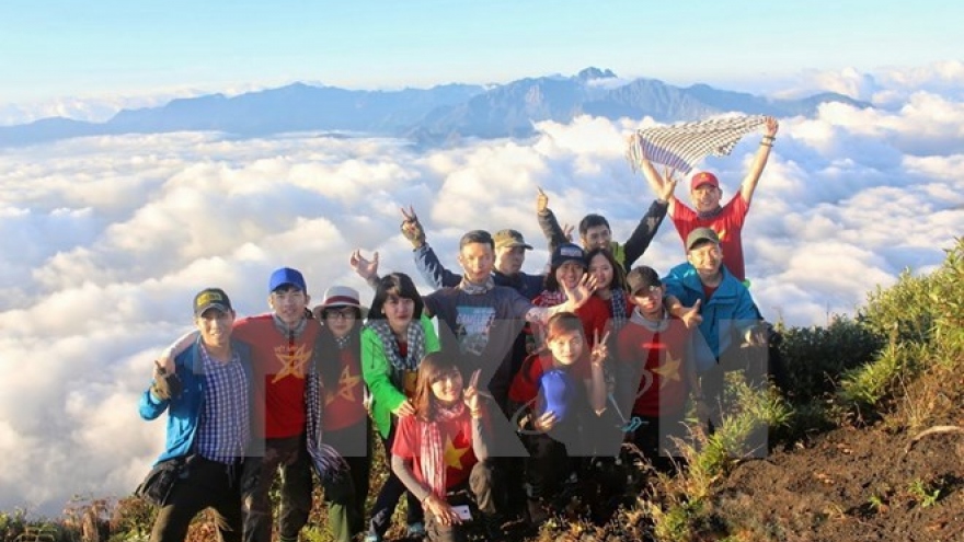 Mountainous district boosts tourism development