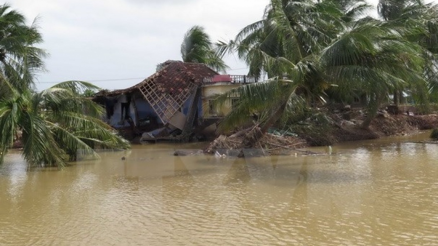 VFF leader receives financial aid in support of flood victims