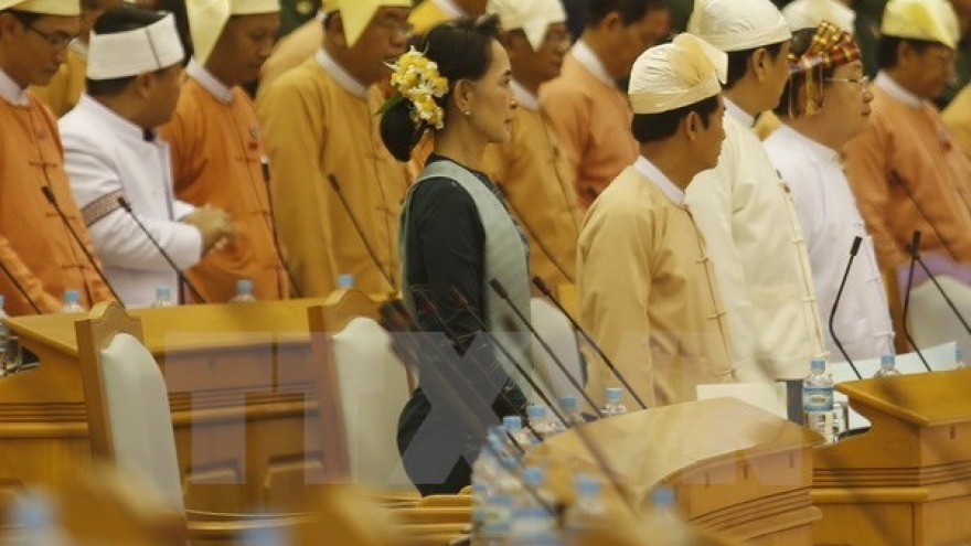 Myanmar state counsellor meets ethnic armed group representatives
