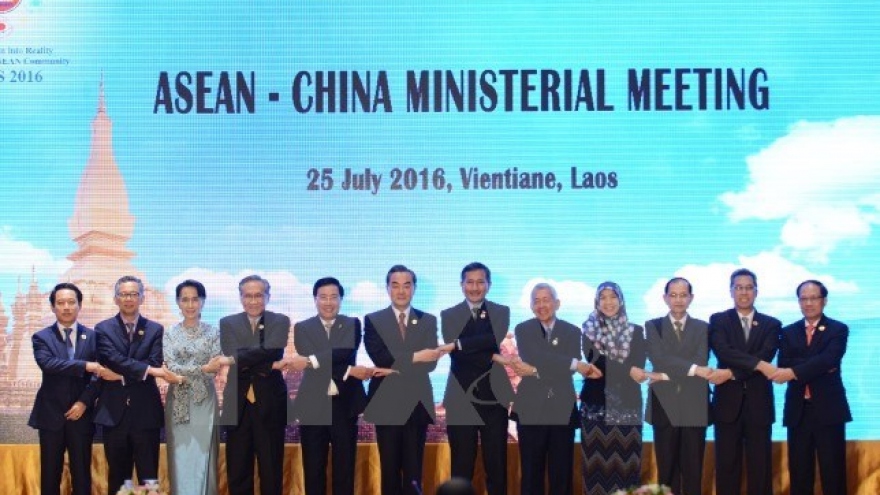 
        ASEAN-China Summit to discuss East Sea issue
                              