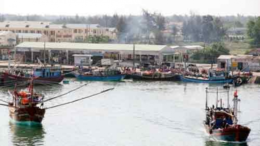 Thua Thien-Hue: Aid for fishermen affected by fish deaths