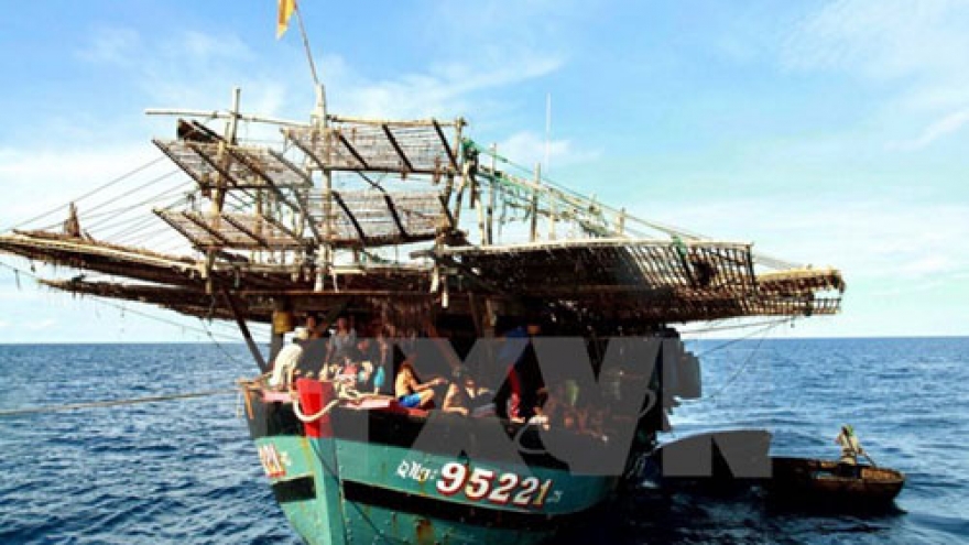 Filipino fishermen rescued in Phu Yen