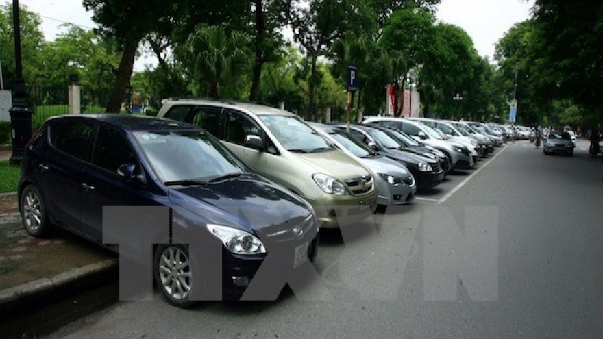 Auto imports drop in April