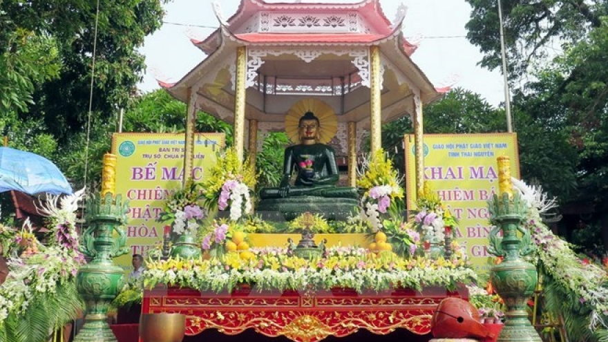 Jade Buddha statute conveys peace message in Vinh Phuc province
