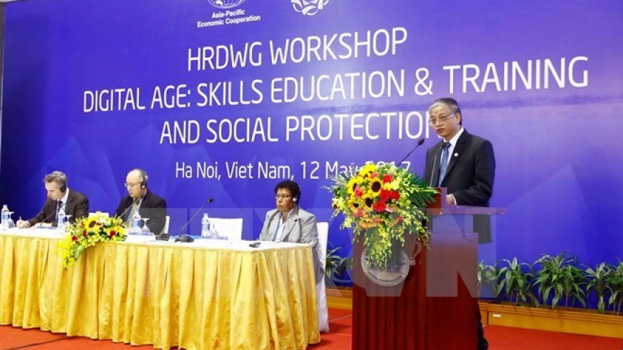 
        APEC to set up labour mobility framework
                              