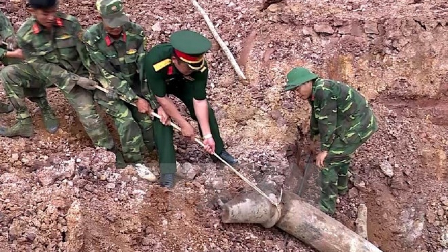Quang Tri unearths 240-kg bomb