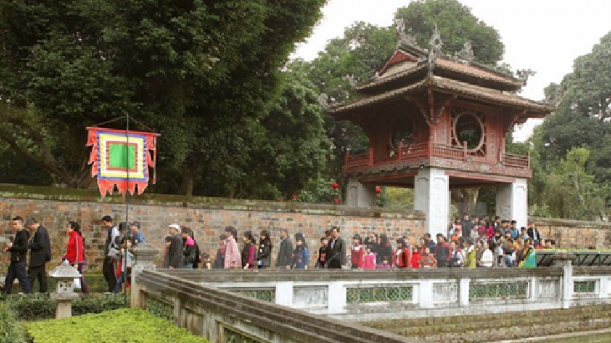 Myanmar President’s spouse tours Hanoi