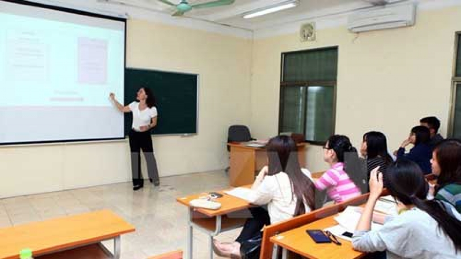 New Zealand shares education reform experience with Vietnam