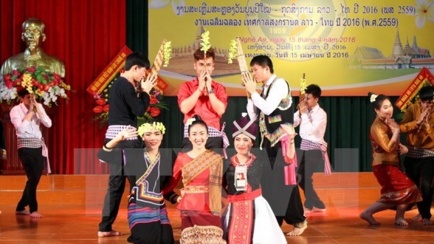 Vietnam keen on improving education quality for Lao students