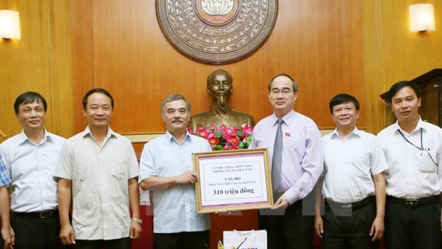 Vietnam News Agency supports flood victims in central region