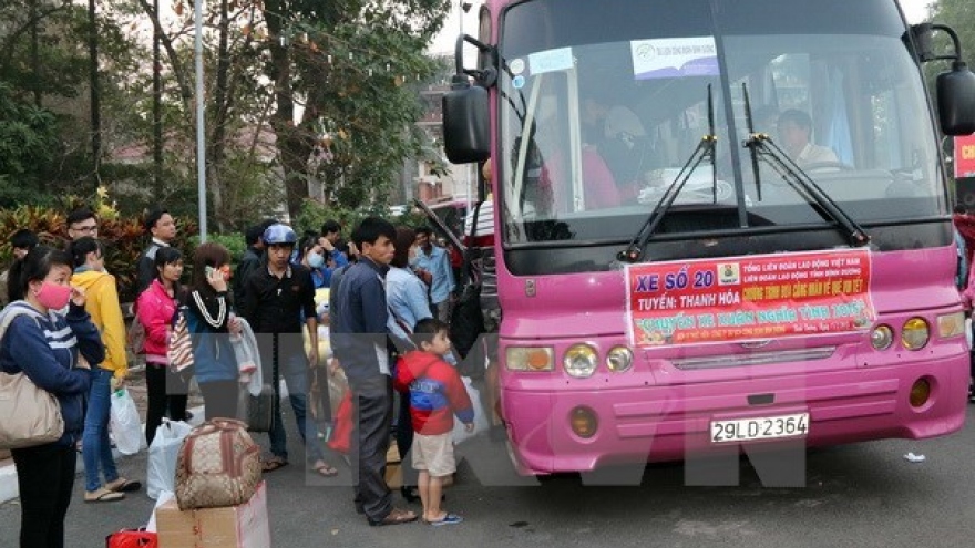 HCM City: Workers, students receive free bus tickets for Tet