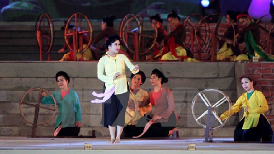 Vi-Giam singing fascinates Australian audience