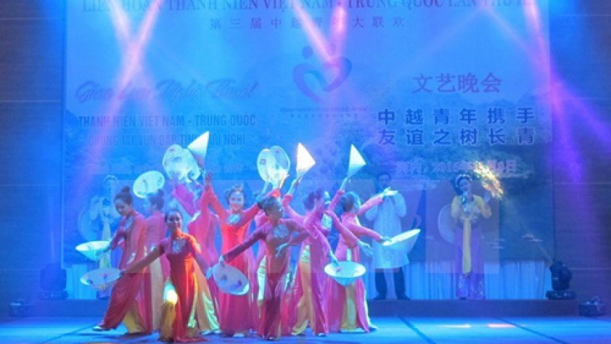 Vietnamese, Chinese youths work together in festival