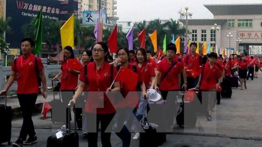 10,000 kick off Vietnam, China Youth Fest