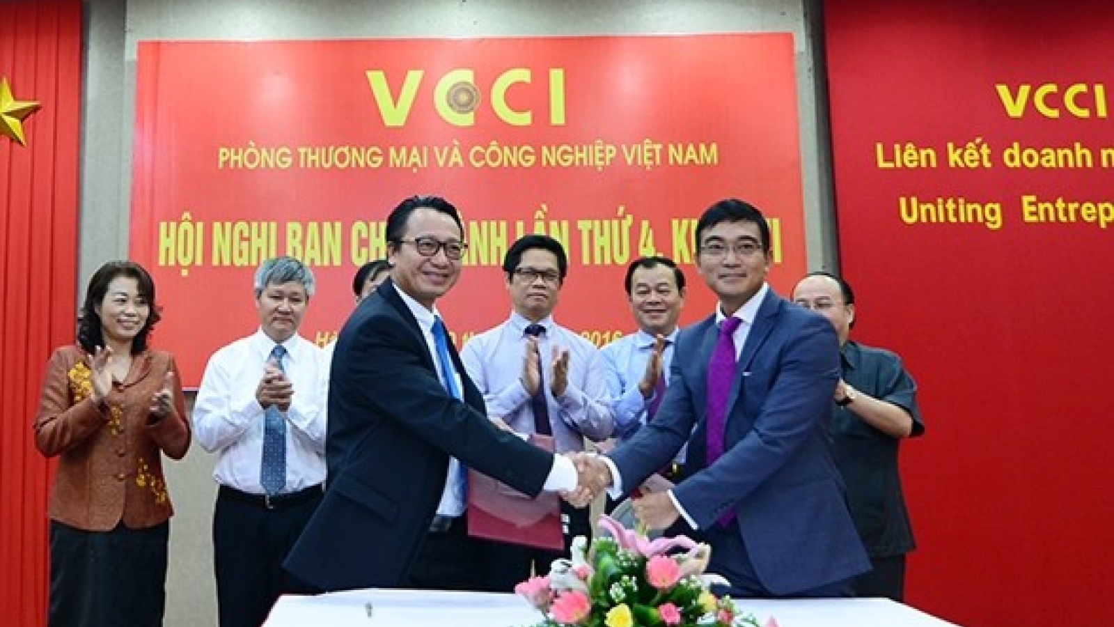 VCCI and HOSE sign cooperation agreement