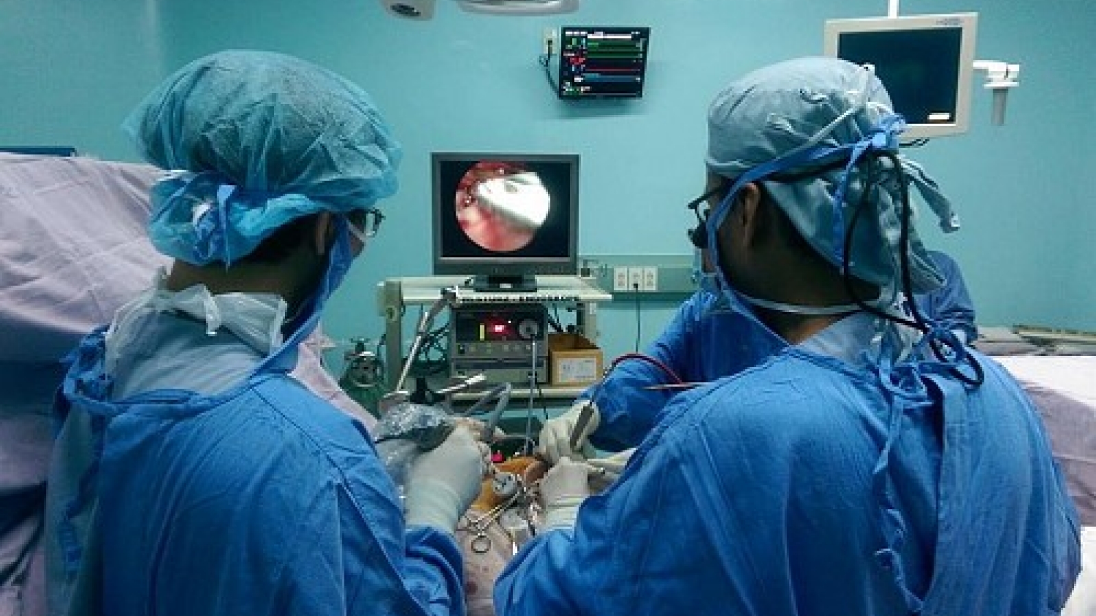 HCM City doctors remove 2.6kg tumor from woman’s pleural cavity