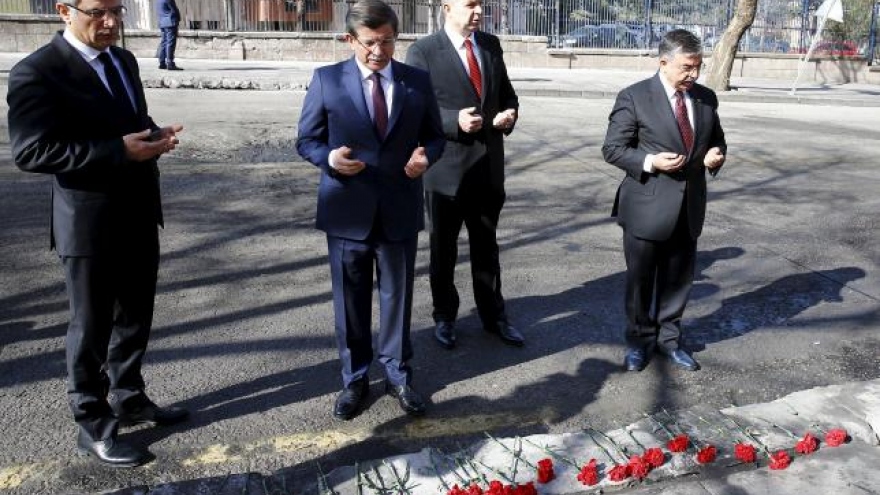 
        Turkey calls for unconditional US support against Kurdish YPG
                              