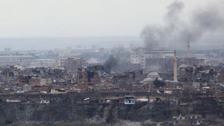 Turkey seeks allies' support for ground operation as Syria war nears border