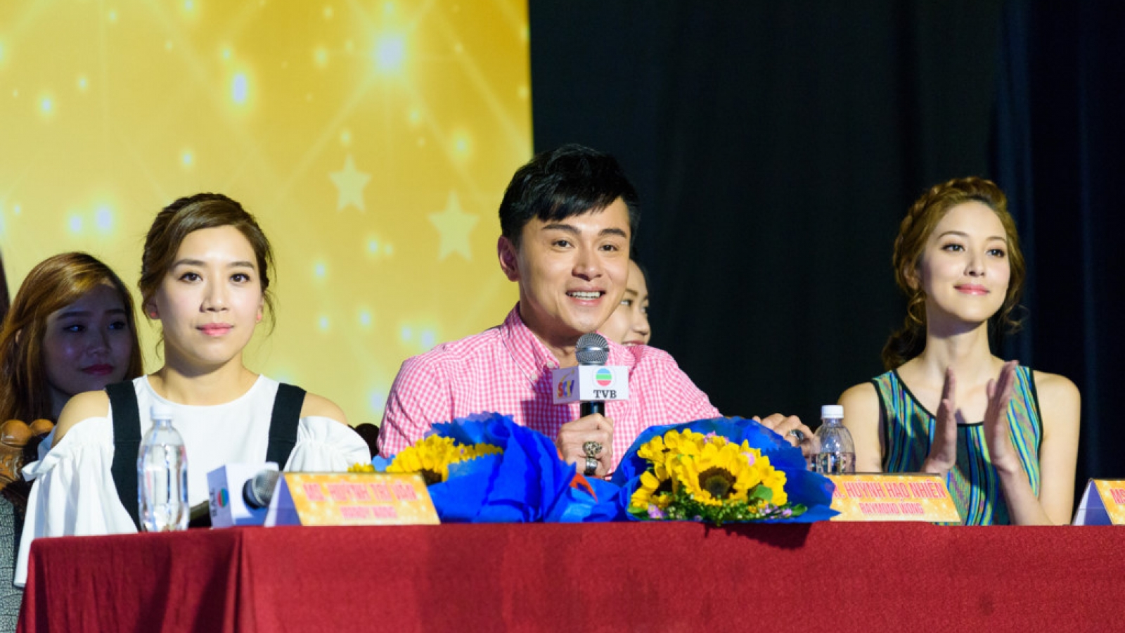 Hong Kong stars meet with young Vietnamese hopefuls