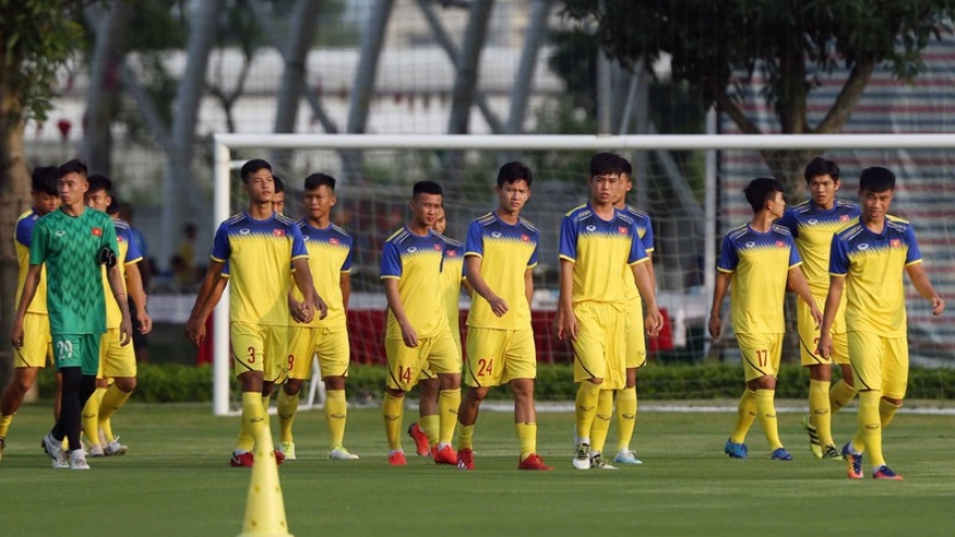 Vietnam U19s touch down in Thailand ahead of Bangkok Cup 2019
