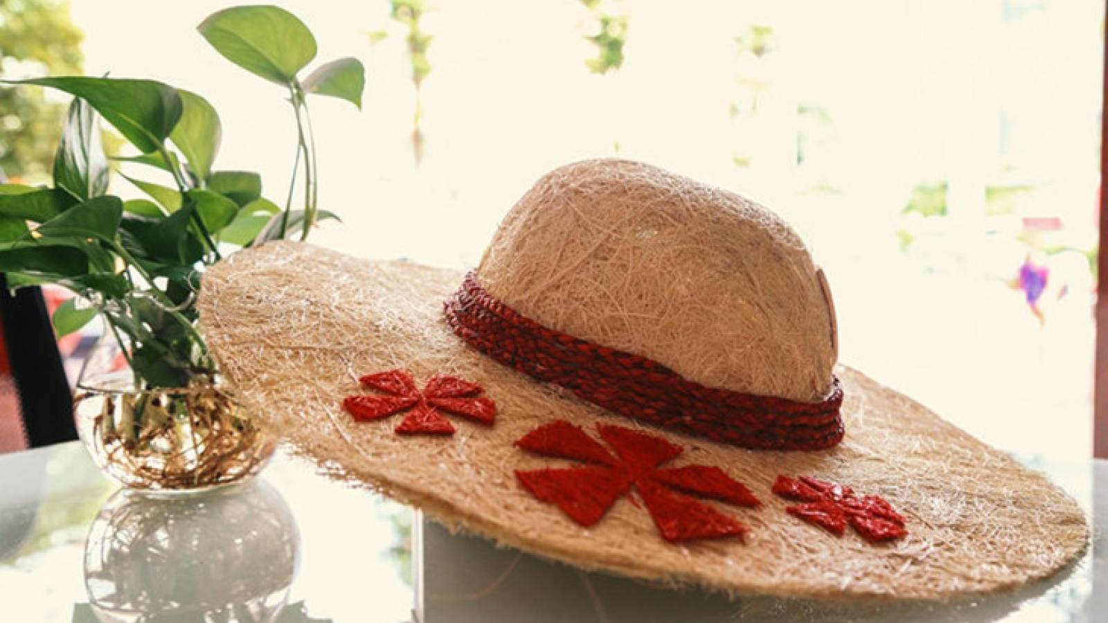 Ben Tre-born student turns coir into hats
