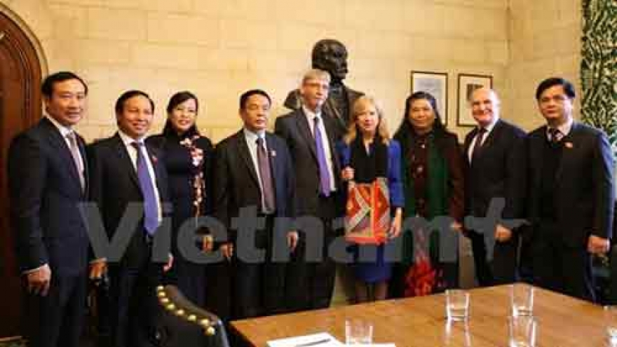Vietnam, UK enhance legislative ties