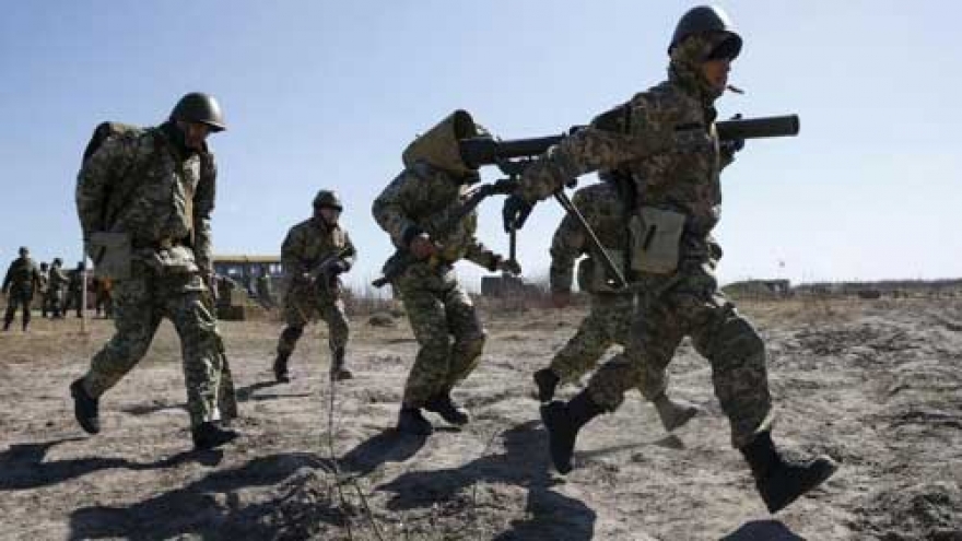 Violence escalates in east Ukraine ahead of talks