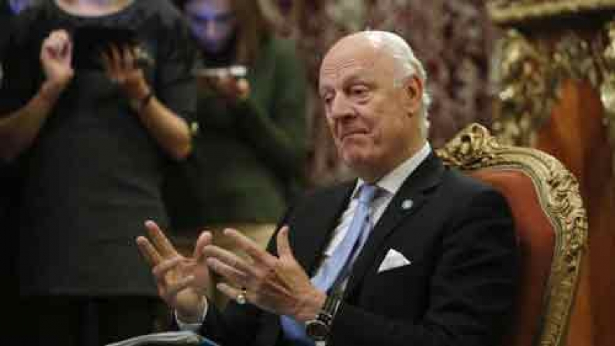 
        UN Syria envoy delays peace talks to ensure players are serious
                              