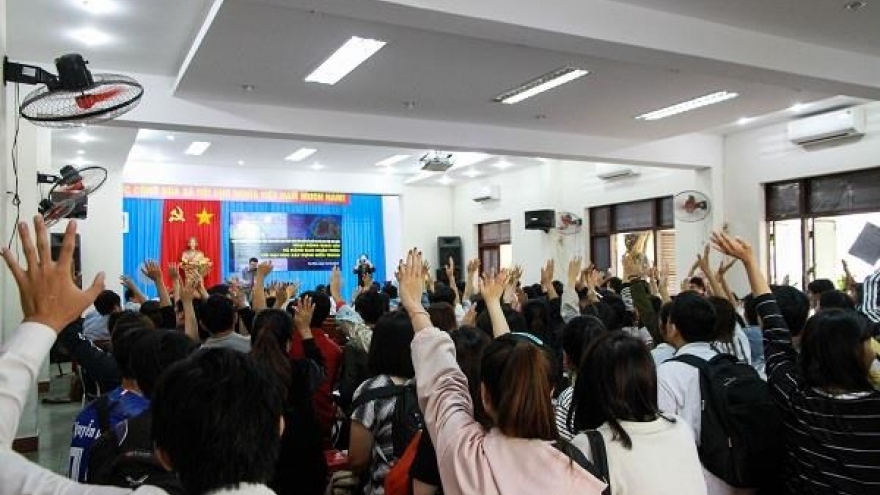 
        UNDP-funded programme raises awareness of climate change
                              