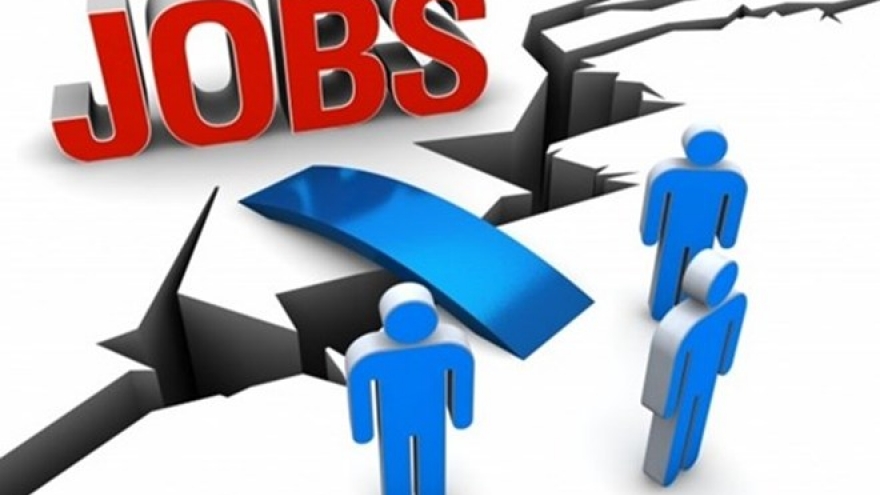 218,000 holders of post-secondary degrees unemployed