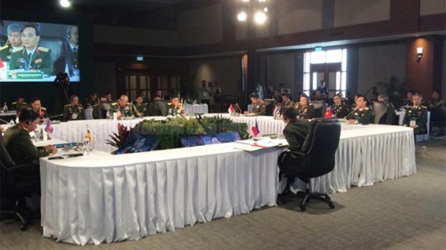 Vietnam attends ASEAN army chiefs’ meeting in Philippines
