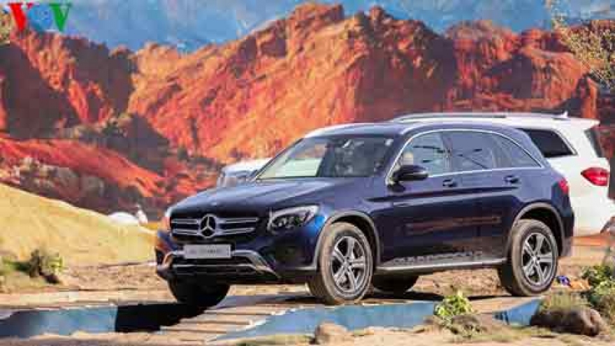 
        Vietnam auto imports drop significantly in H1 of 2016
                              